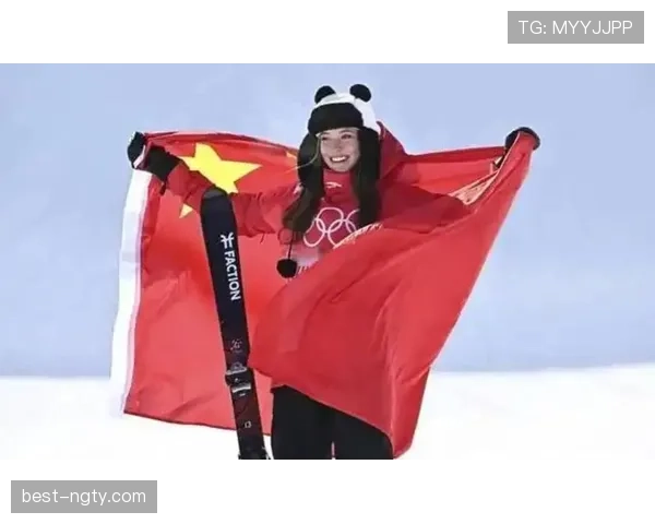 谷爱凌这生活跟电影似的,一边冲奥运奖牌一边挂 Prada包包,不带这么炫的吗? 谷爱凌这生活跟电影似的,一边冲奥运奖牌一边挂 Prada包包,不带这么炫的吗?
