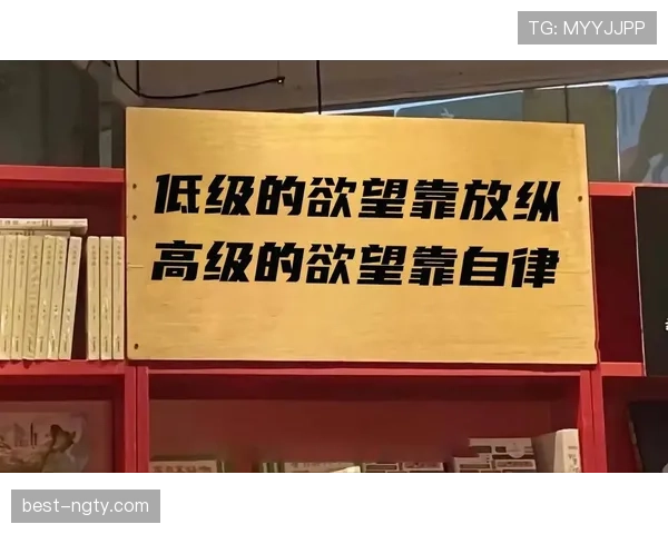 袁悦训练完直接啃鸡腿，这自律和放纵的切换也太真实了